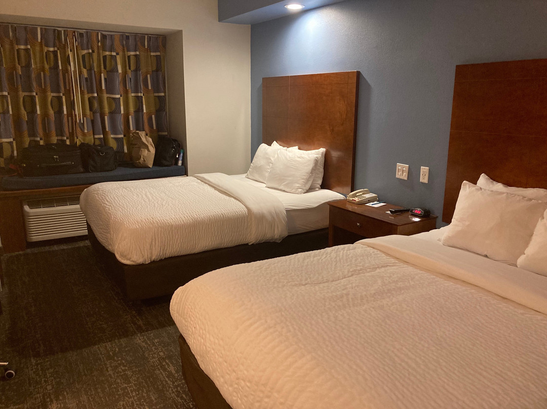 Clarion Pointe Staunton East主图