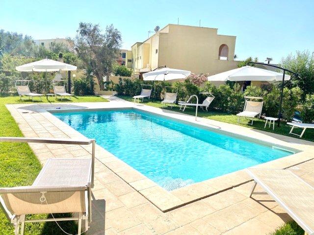 Francis Vacanze Relax & Sun-泳池