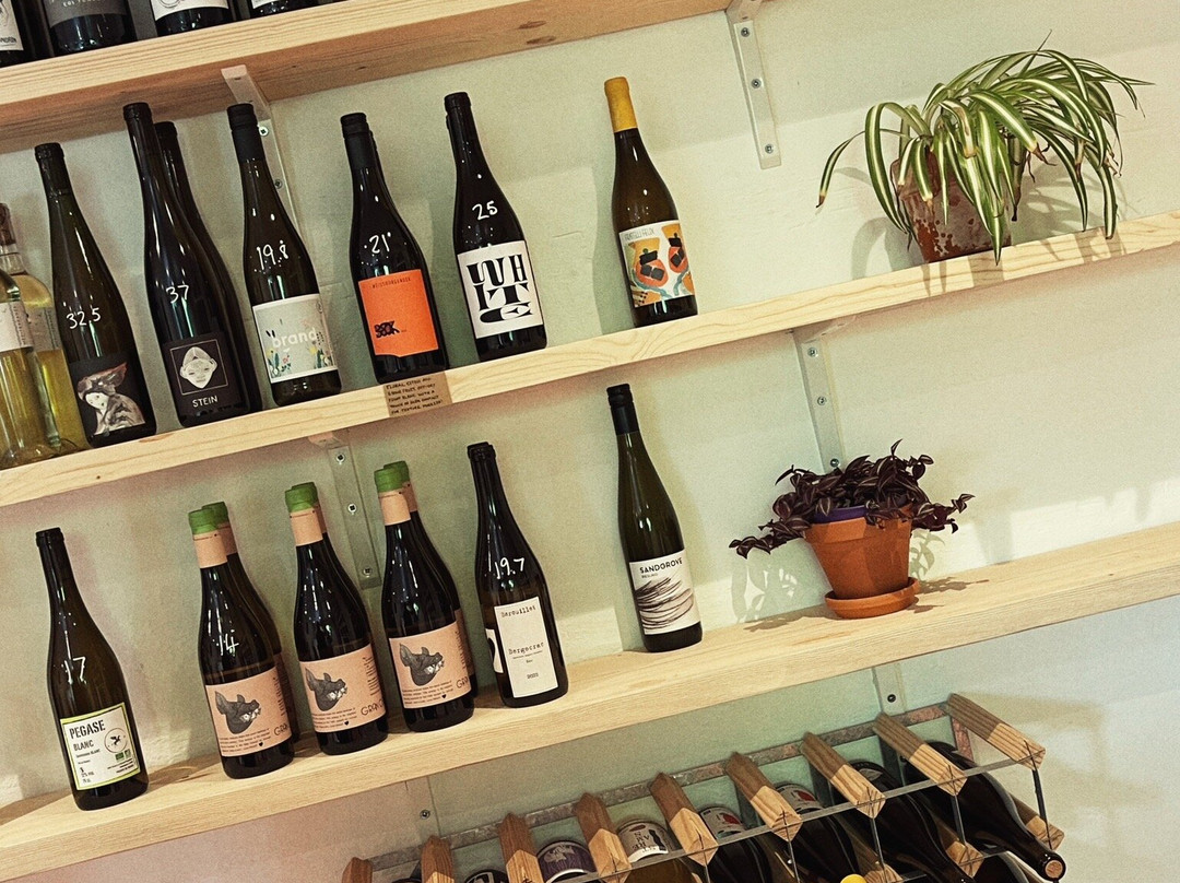 Branch And Vine Bottle Shop景点图片