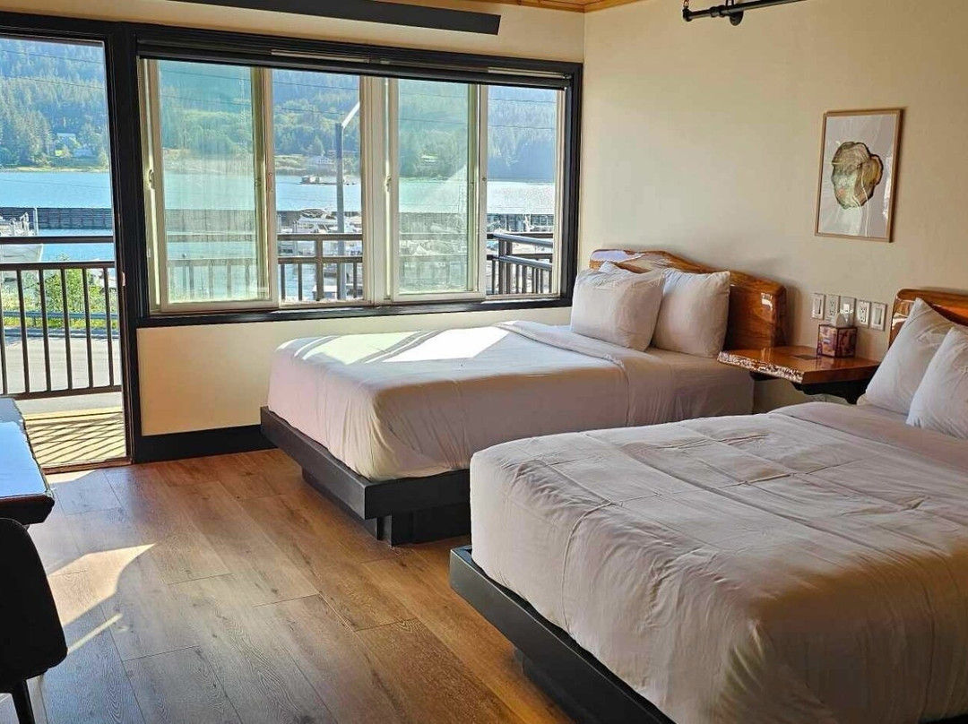 Waterfront On Glacier