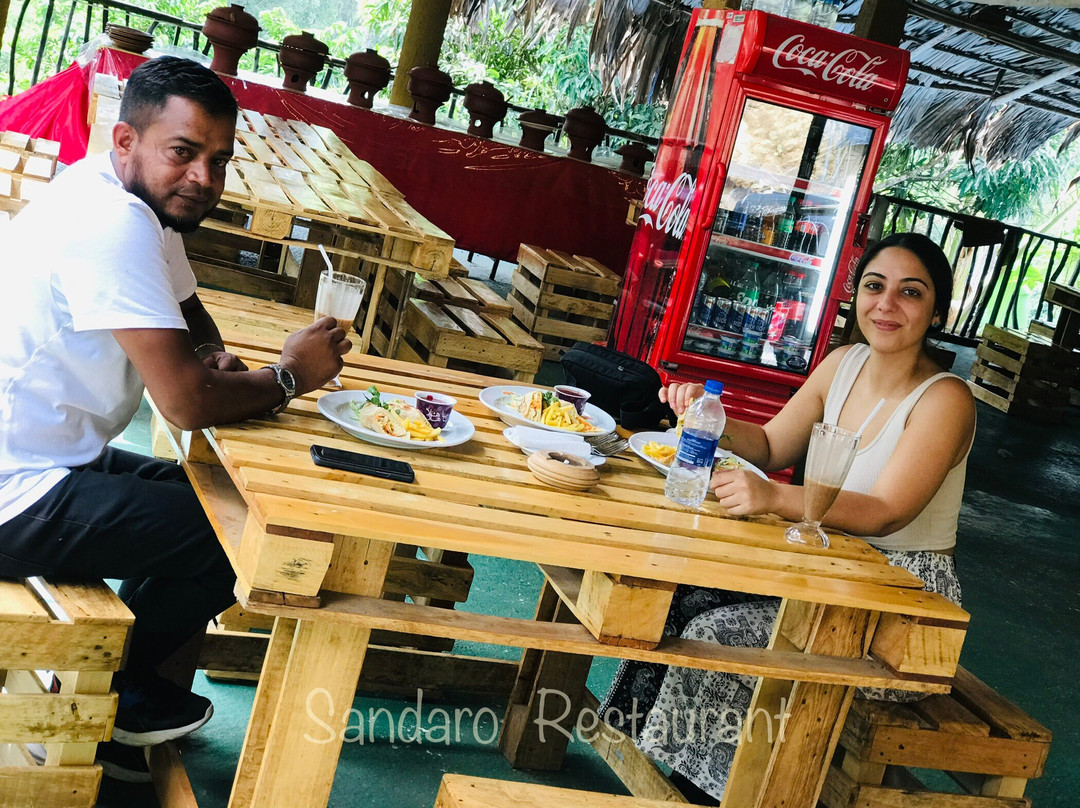 Sandaro Restaurant & Rooms