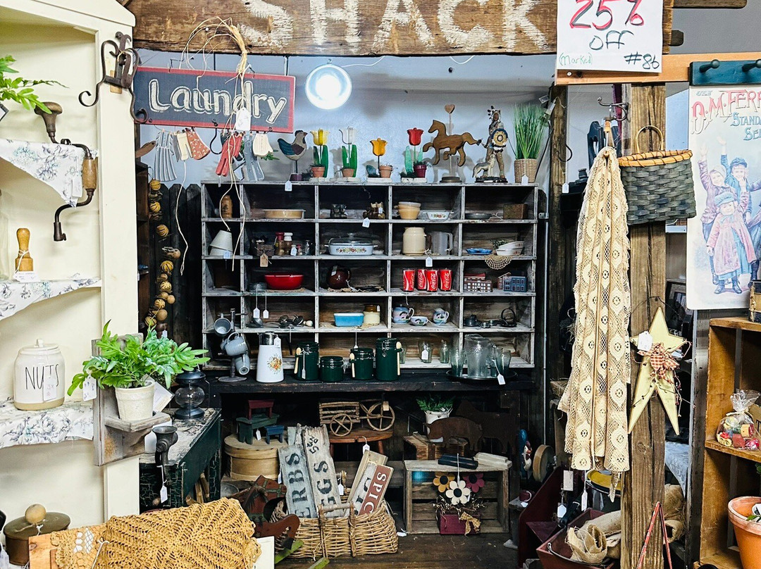 Antique Warehouse景点图片