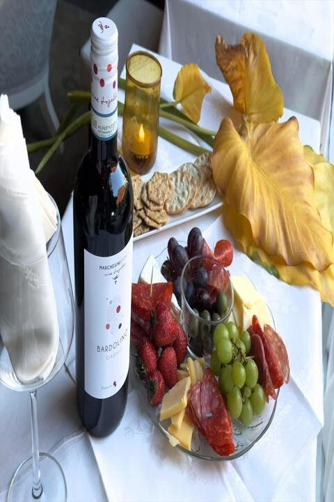 Flutes Wine Shop & Lounge