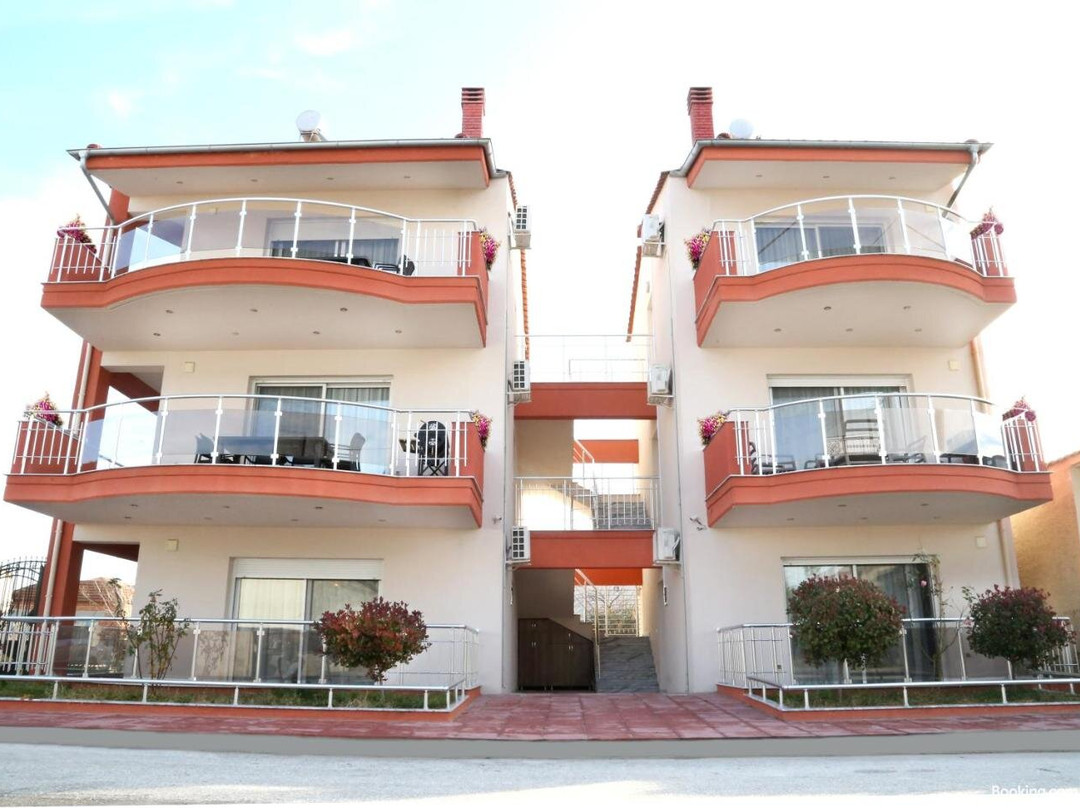 Sinanis Family Apartments主图