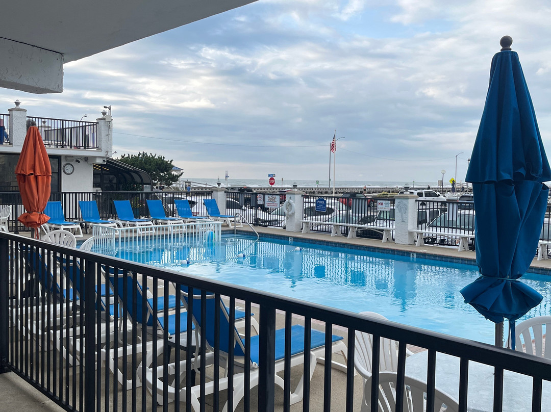 Aloha Oceanfront Motel主图