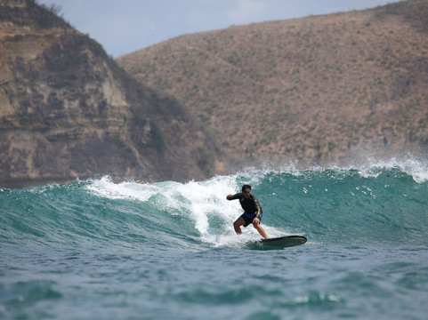 1D Surf Lesson in Lombok : Surfing in Lombok Best Surf Spot