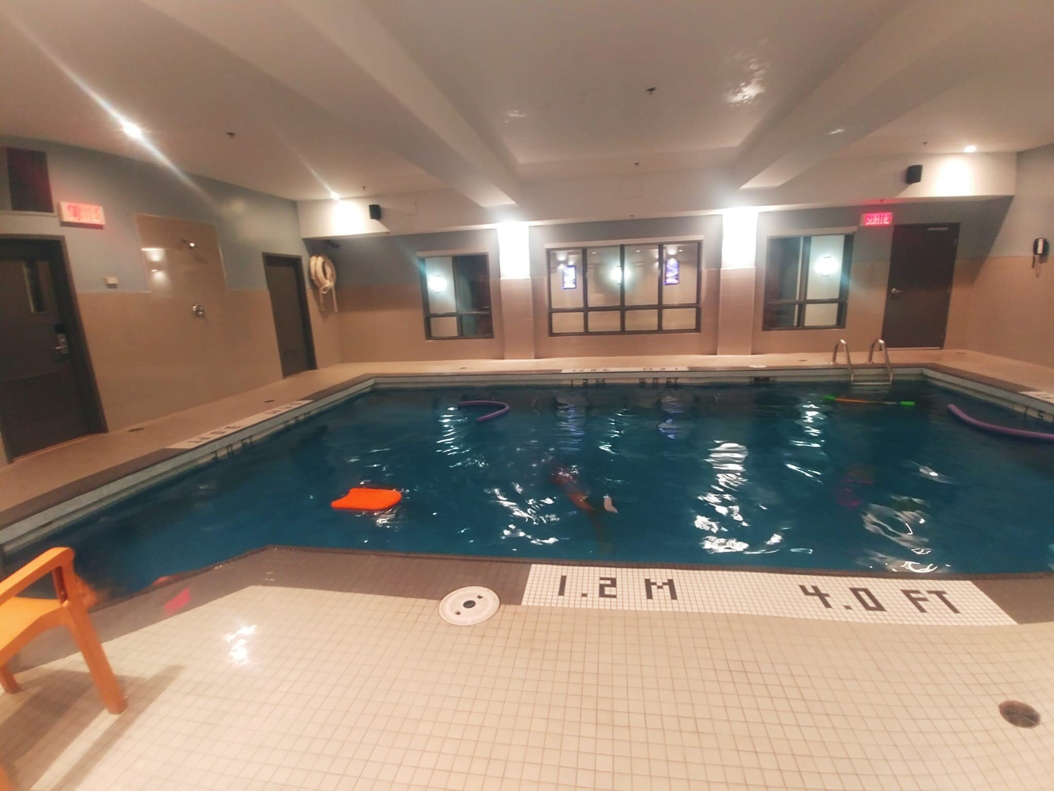 Hampton Inn Suites by Hilton Montreal-Dorval-泳池