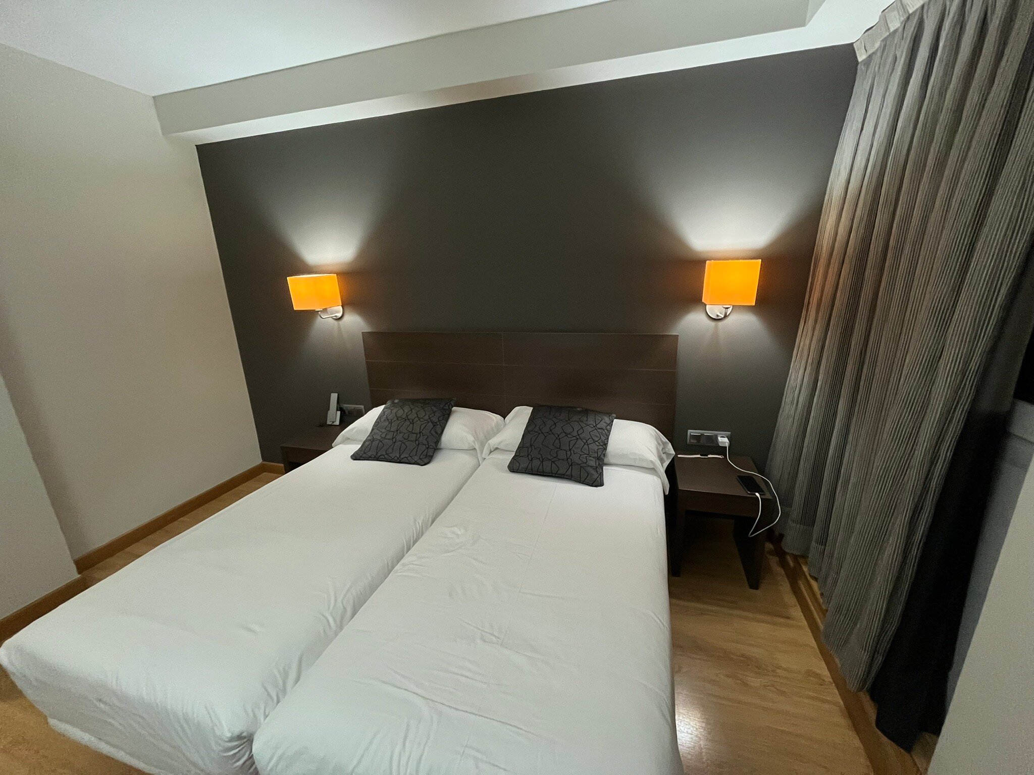 西斯内罗斯酒店-官方