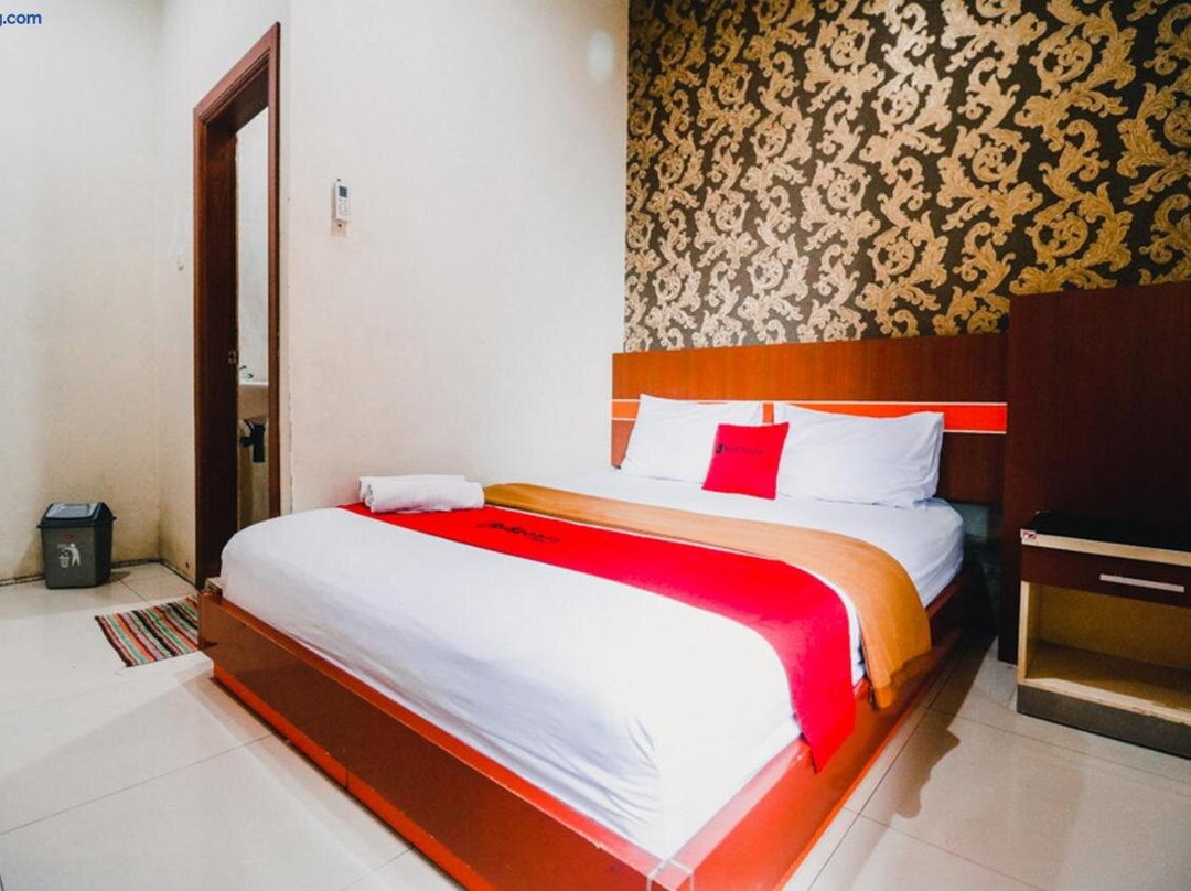 RedDoorz Plus @ Grand City Inn Makassar
