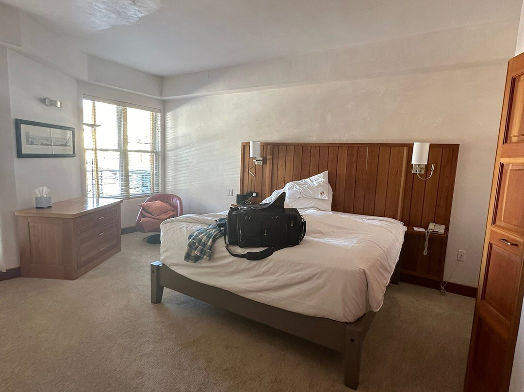 Camel's Garden Hotel & Condominiums主图