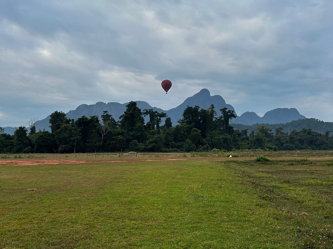 VangVieng Paramotor Center & Pilot's Cafe-旺阳必去景点