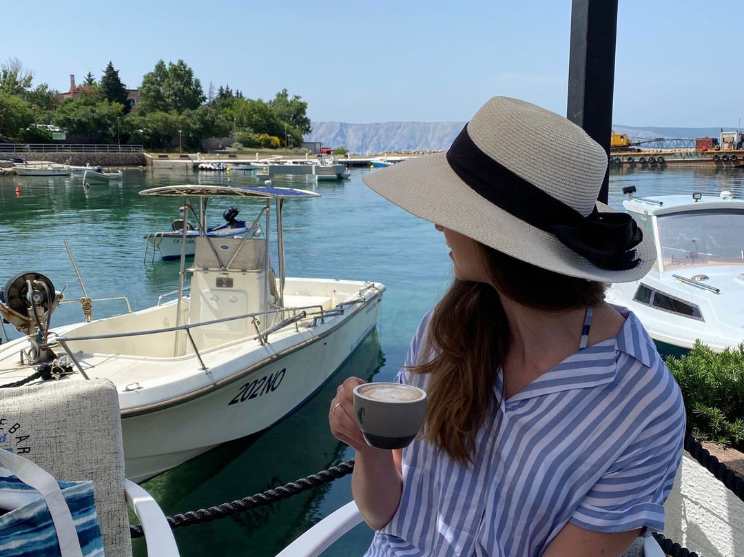 Caffe Bar "pod Voltom"-Klenovica必去景点