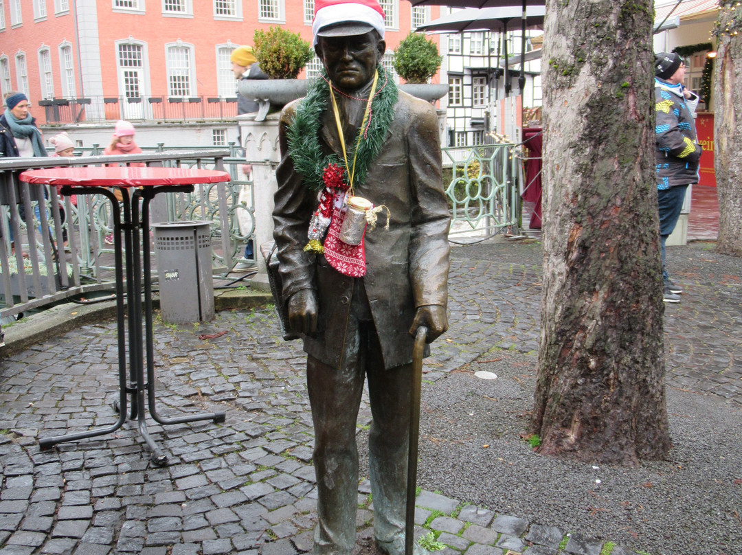 Bronze Skulptur Eines Monschauer Originals: Reisender Kaufmann景点图片