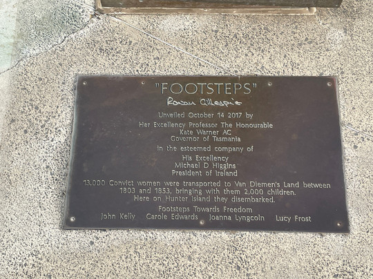 Footsteps Sculpture-霍巴特必去景点