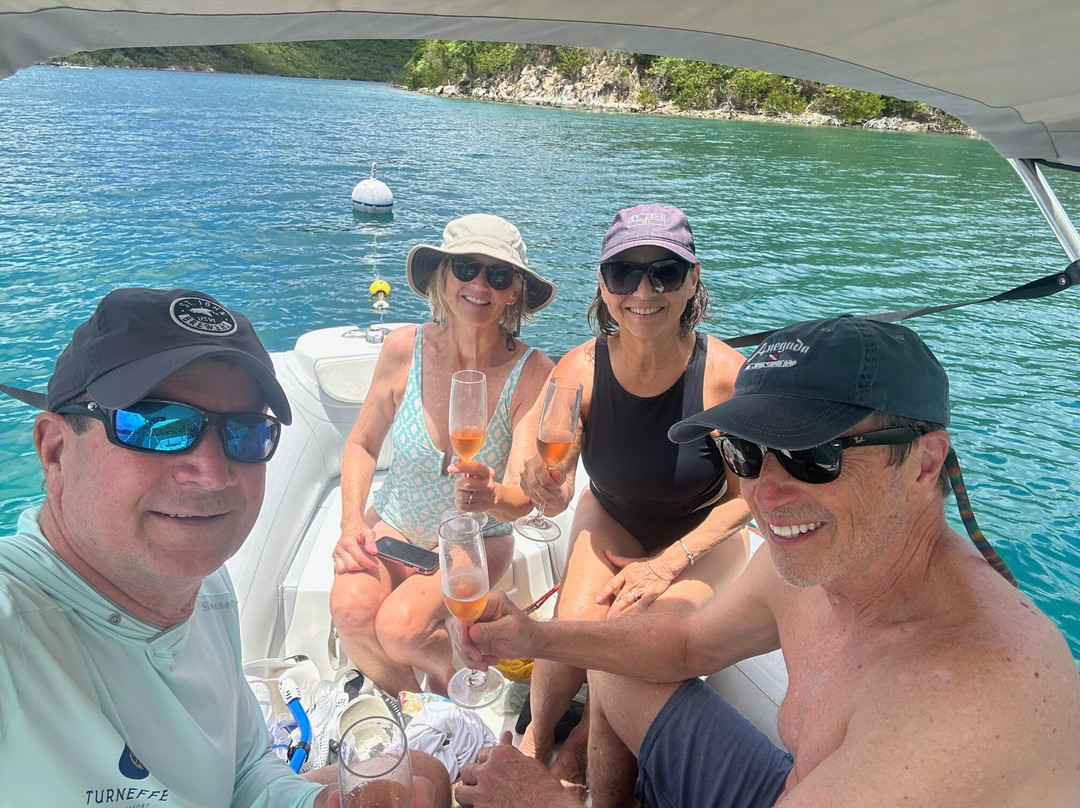 Dockside Dinghy-Coral Bay必去景点