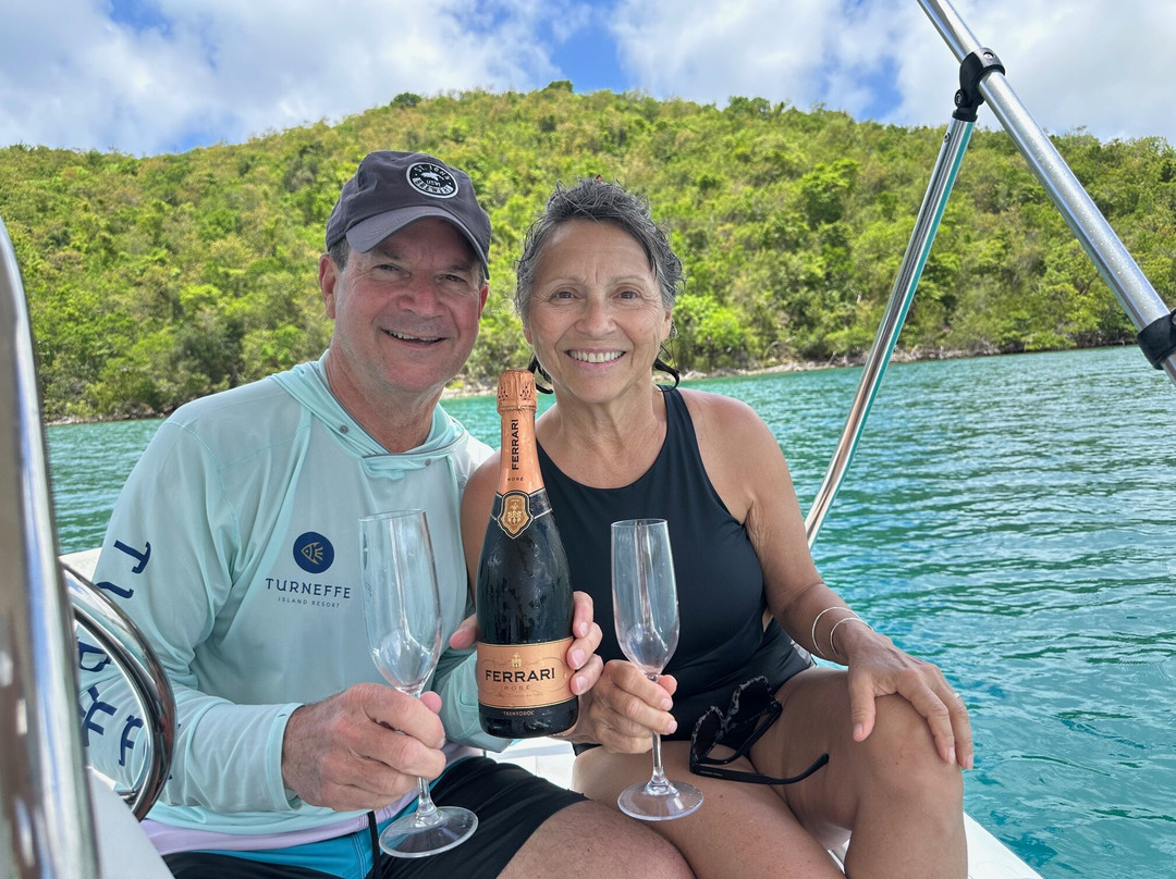 Dockside Dinghy-Coral Bay必去景点