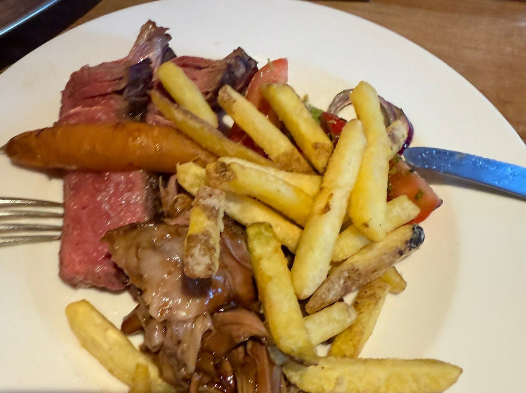 狐狸与猎犬酒店主图