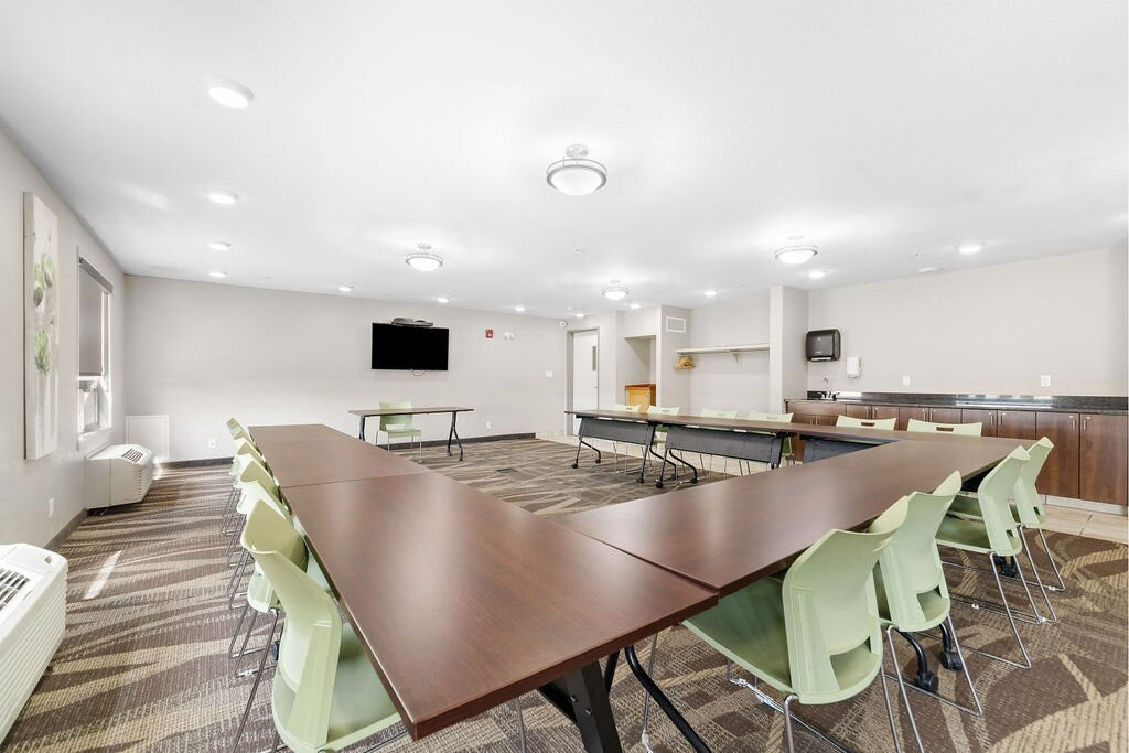 Home Inn & Suites - Lloydminster