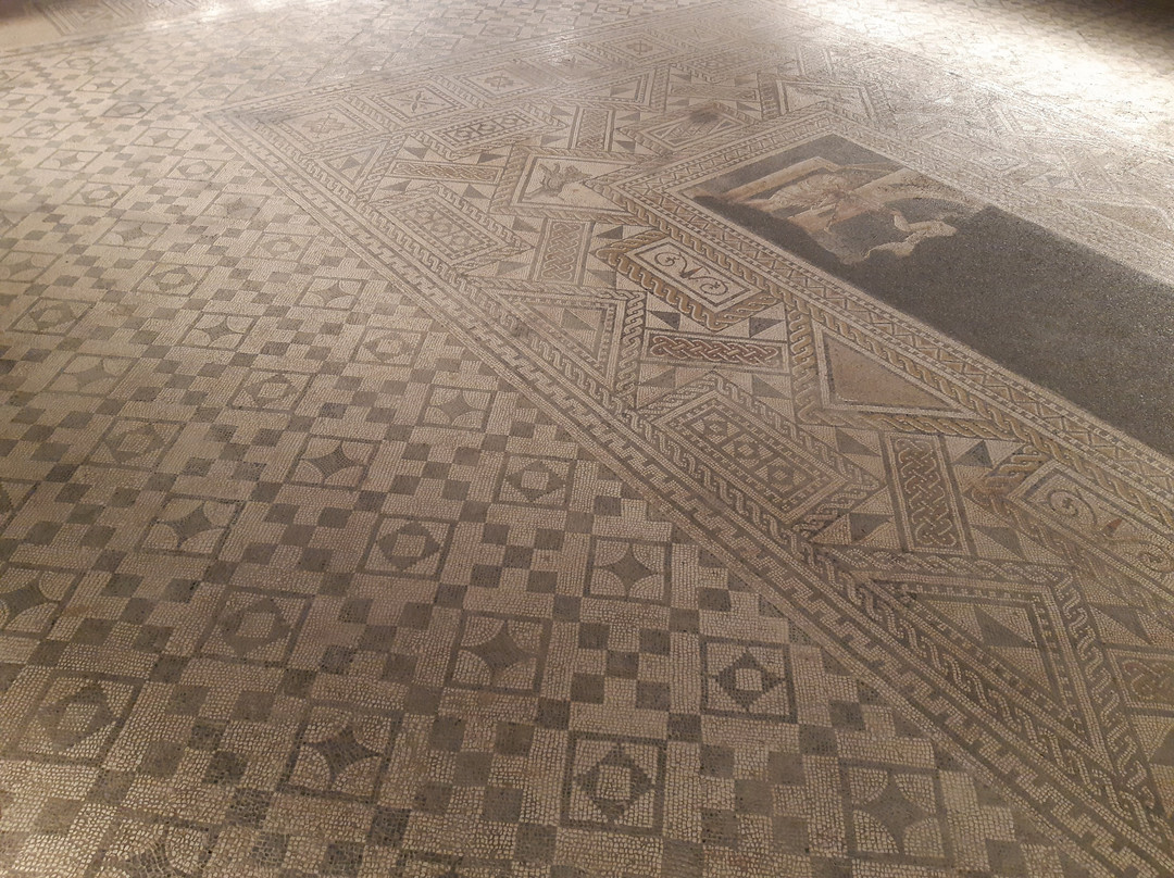 Amphithéatre-Neufchateau必去景点