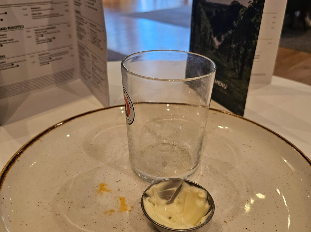 假日艾尔斯伯里酒店主图