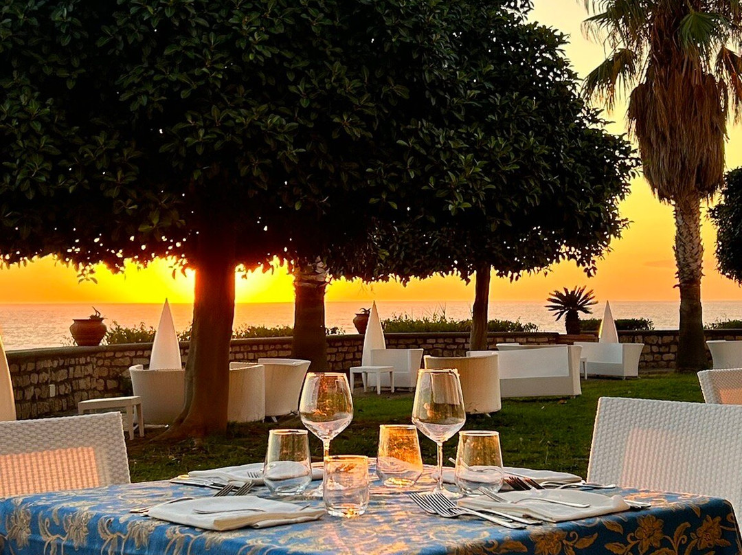 布嘉维雷皇宫酒店主图