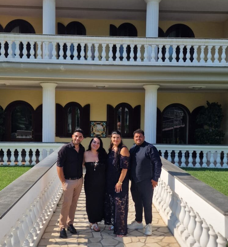 乐莎佳雷大酒店主图