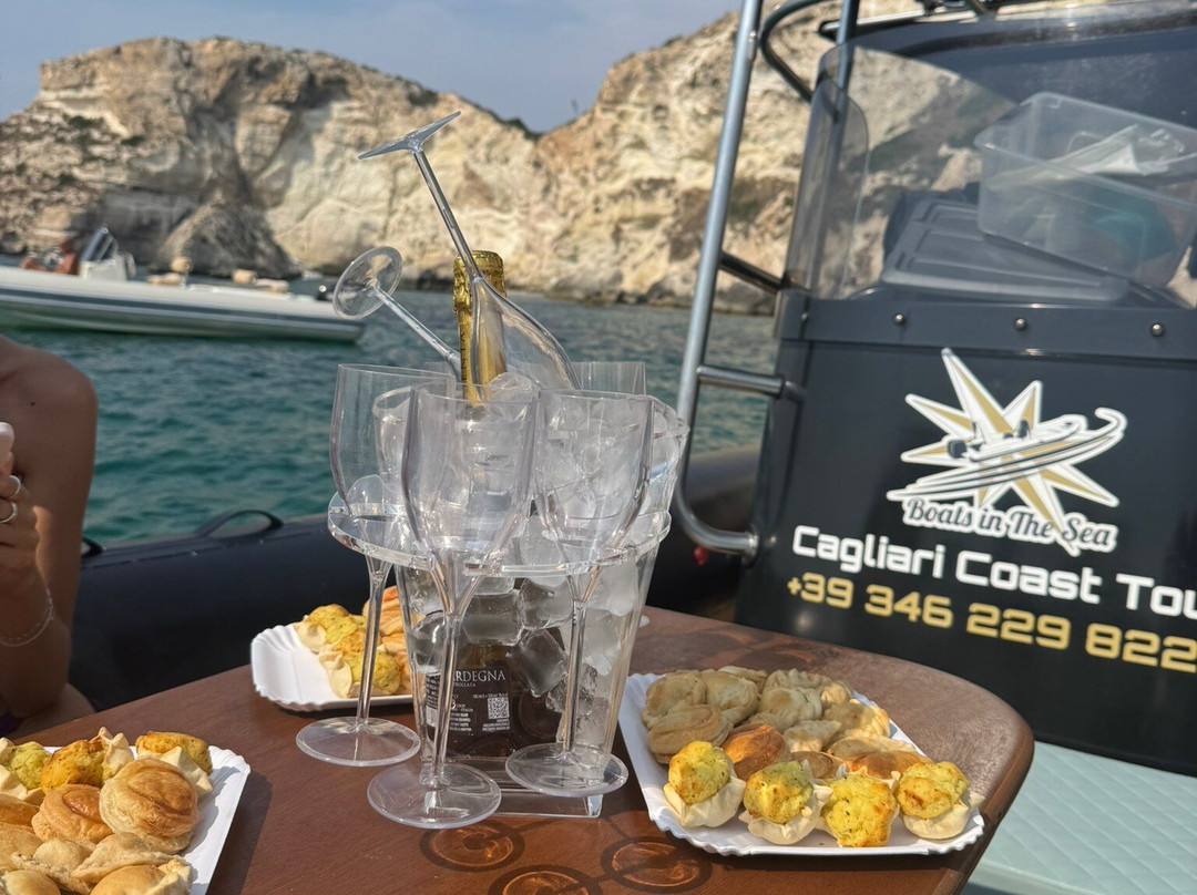 Boats in the Sea-卡利亚里省必去景点