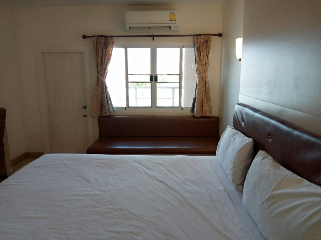 P.A. Thani Hotel主图