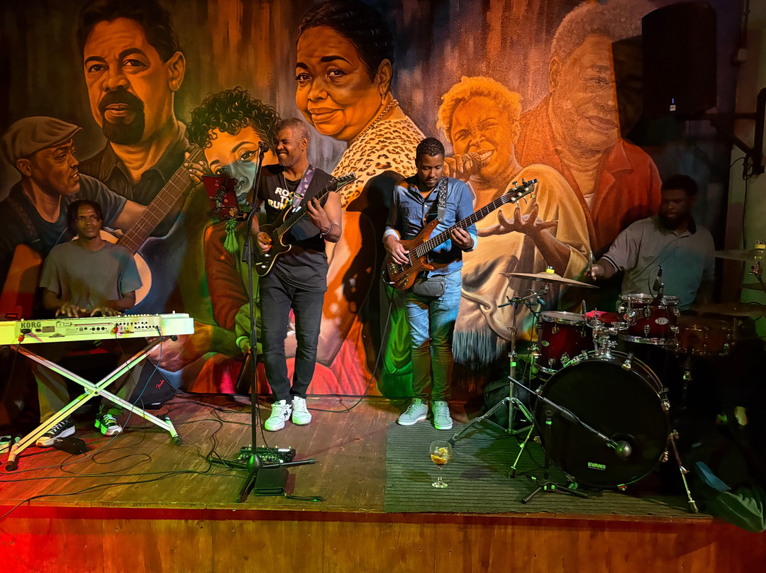 Buddy Bar-圣塔玛丽亚必去景点