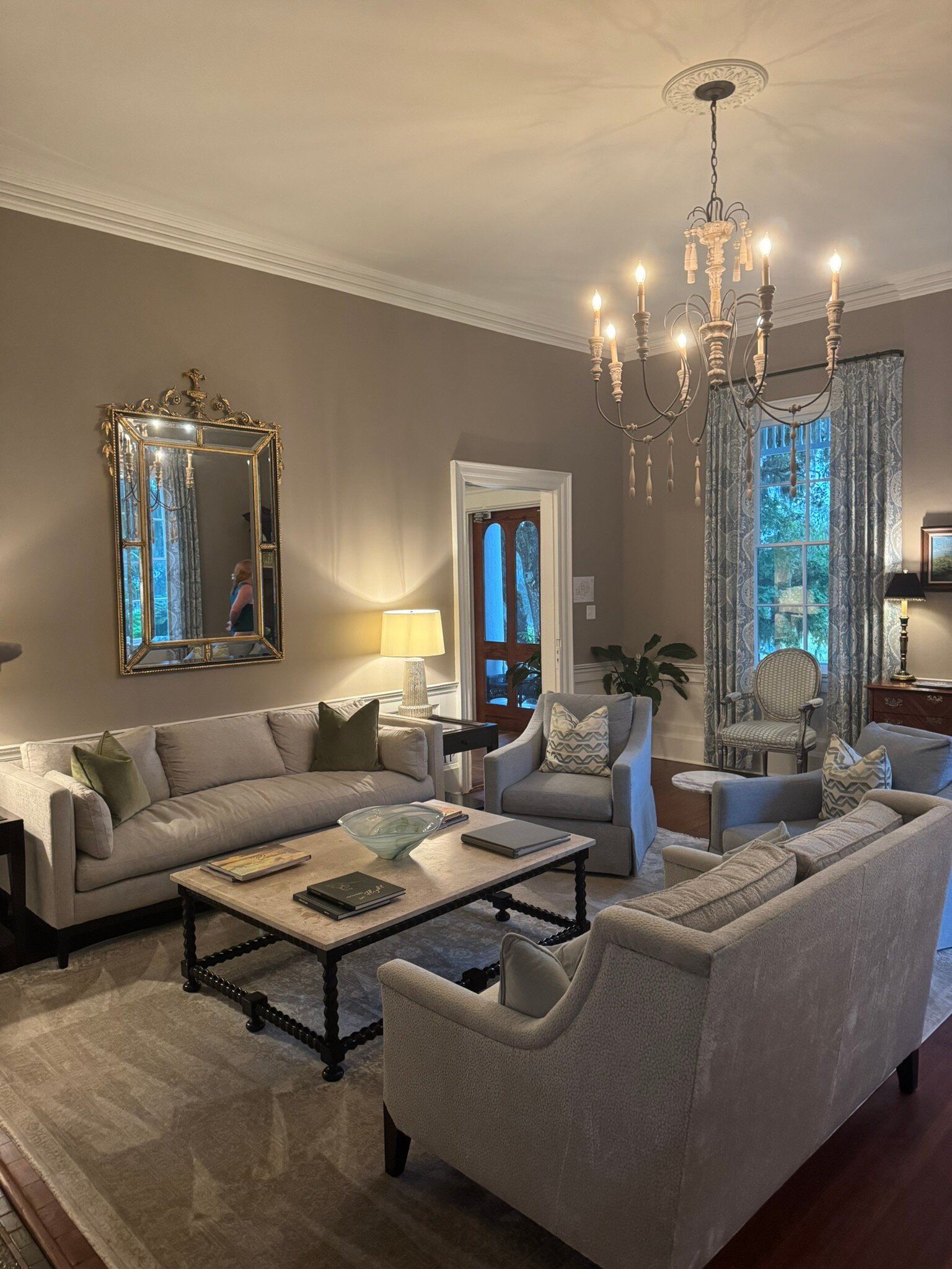 Cuthbert House-官方