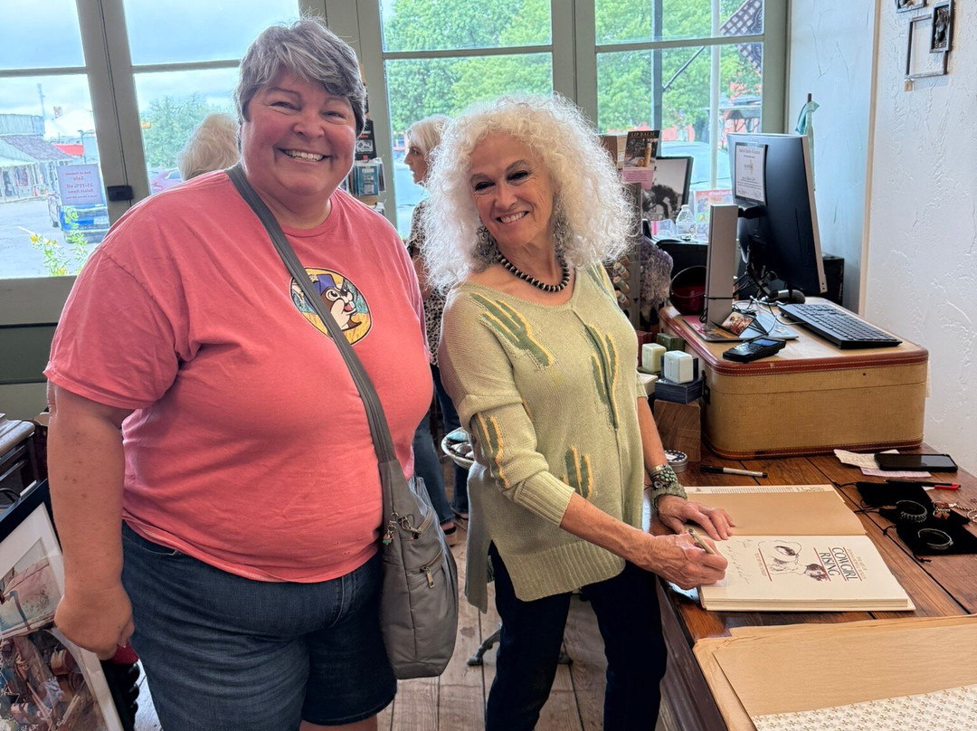 Davis & Blevins Main Street Gallery-Saint Jo必去景点