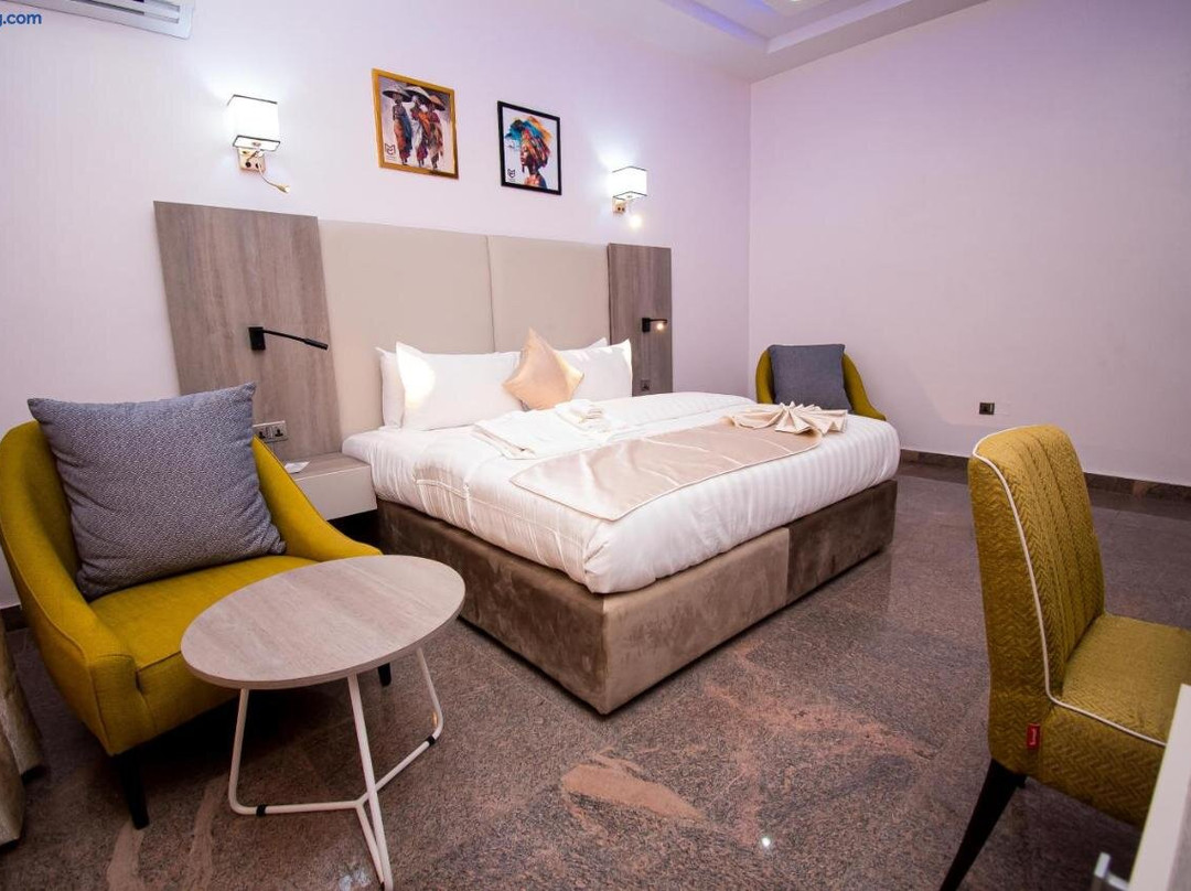 Marchforte-Courtyard Hotel