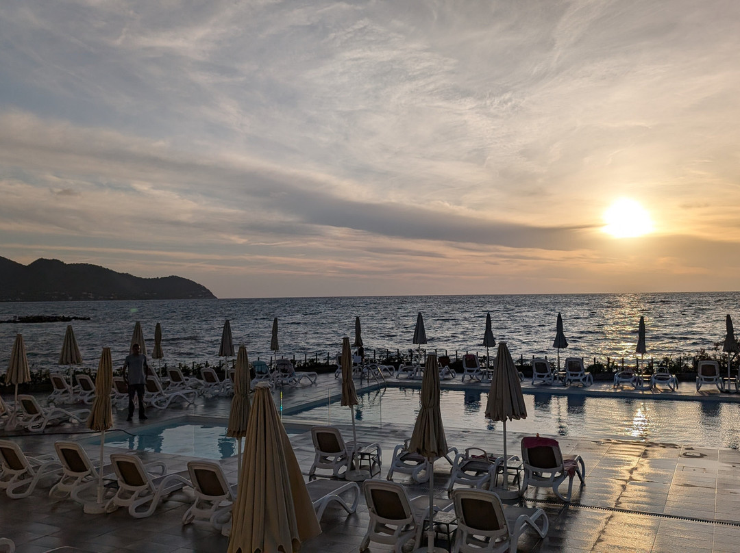 阿托隆酒店主图