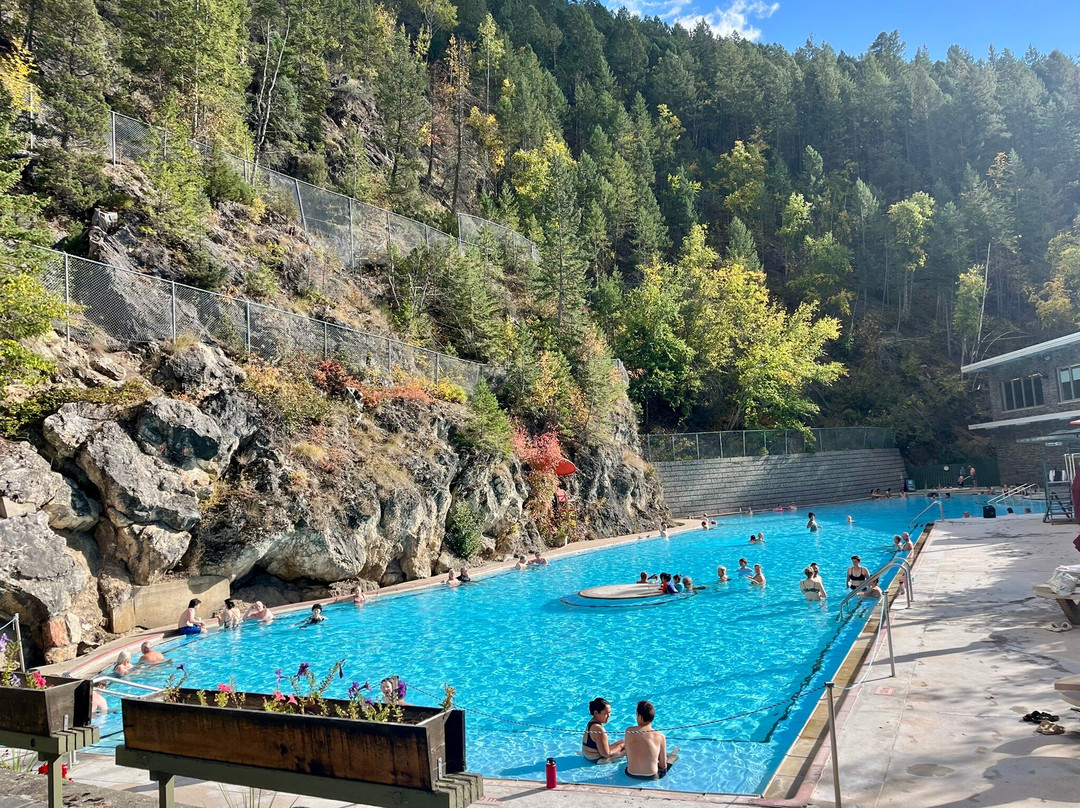 镭温泉村-Radium Hot Springs必去景点