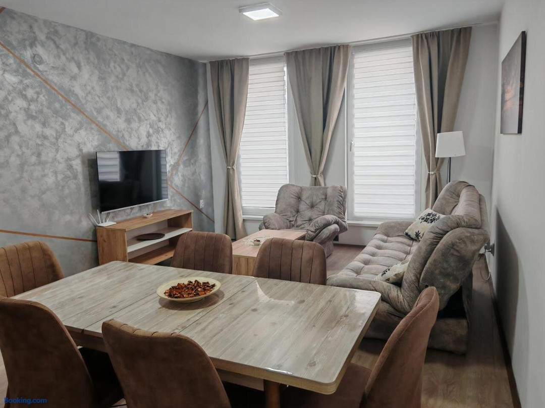 Six Windows Apartmani