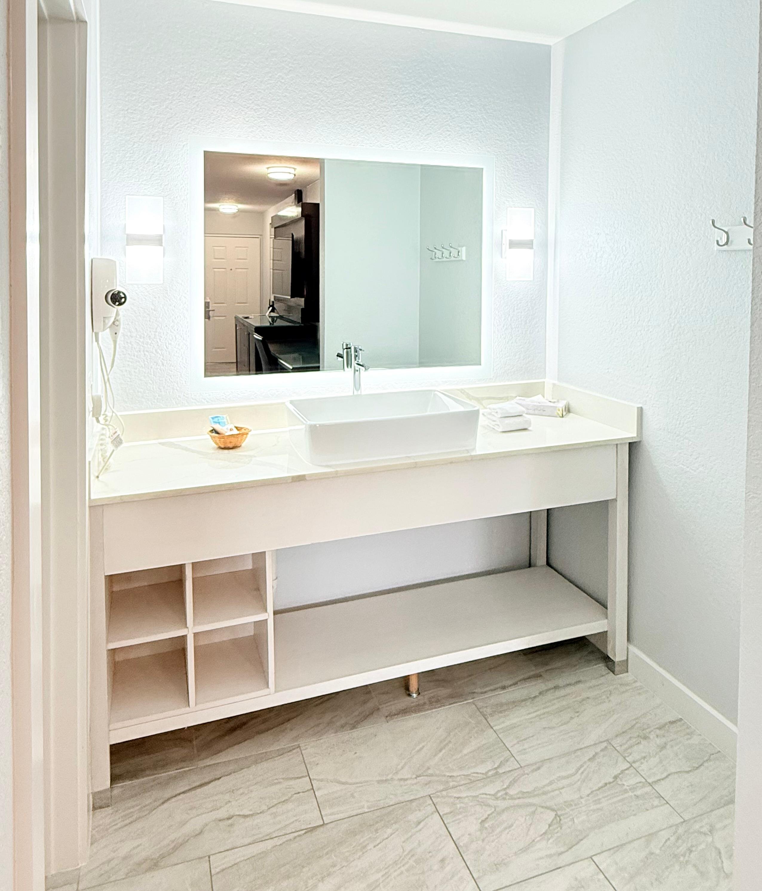 Lantern Inn & Suites-浴室