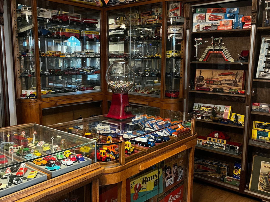 Zylinderhaus Nostalgie & Oldtimer Museum-贝恩卡斯特尔－屈斯必去景点