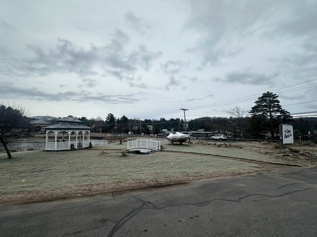 Saraplacid Inn & Suites主图