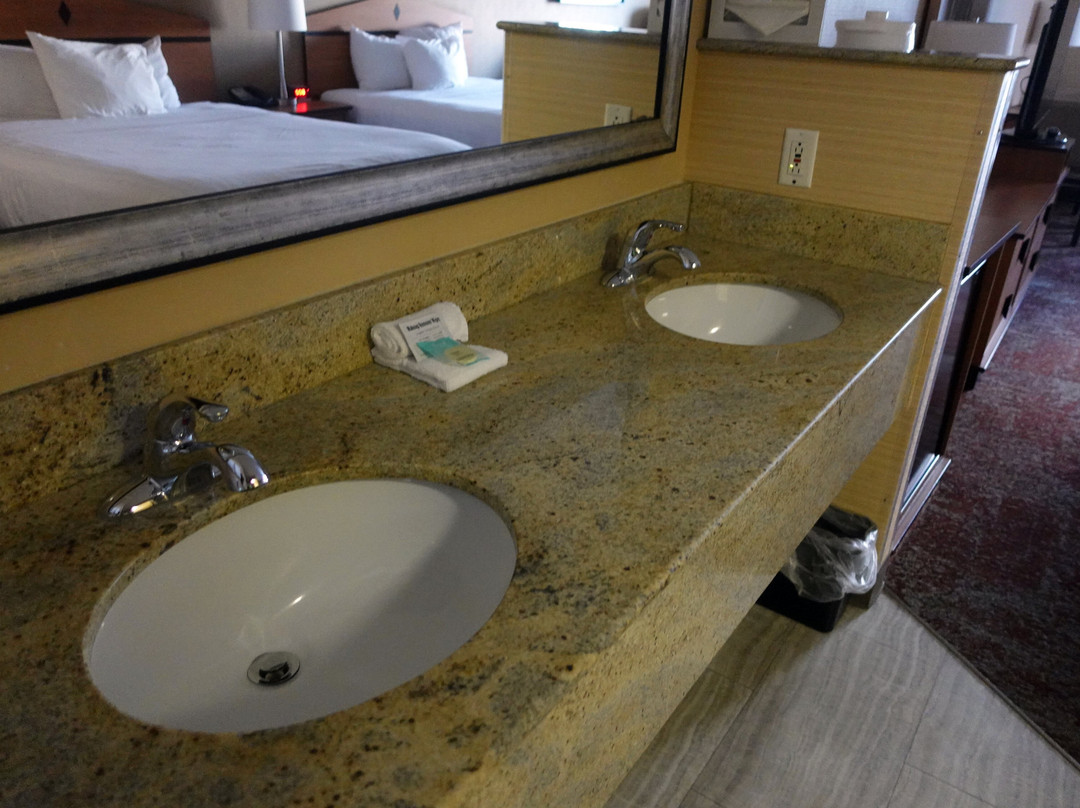 米德瓦利水晶套房酒店主图