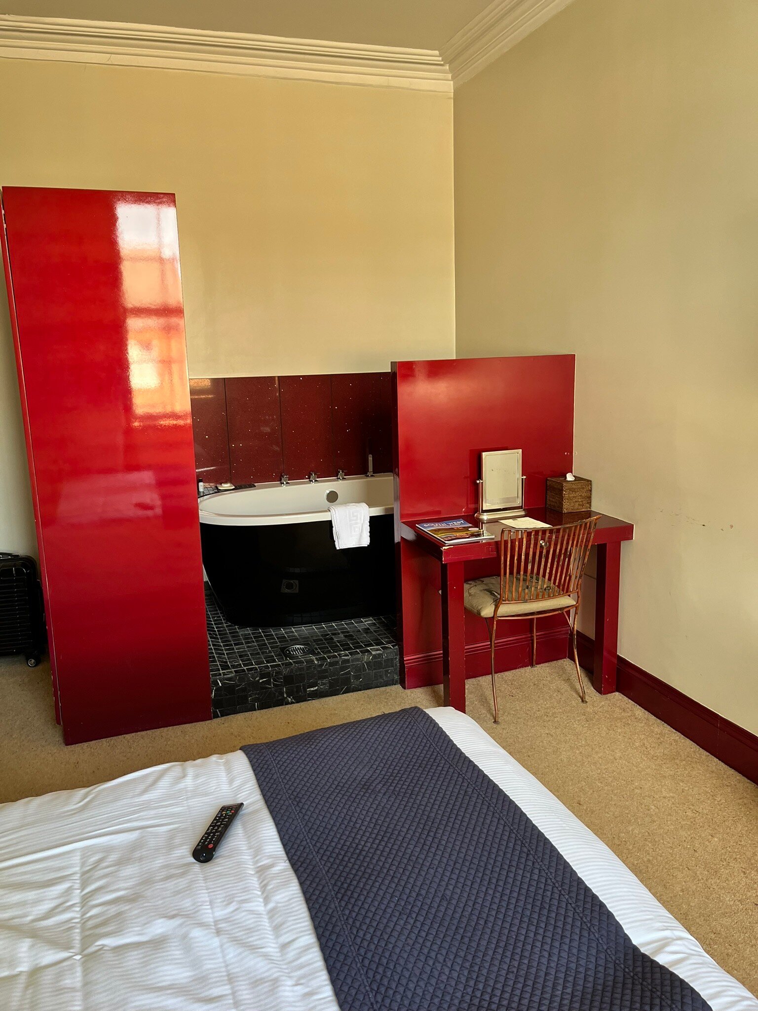 The Buccleuch & Queensberry Arms Hotel-官方