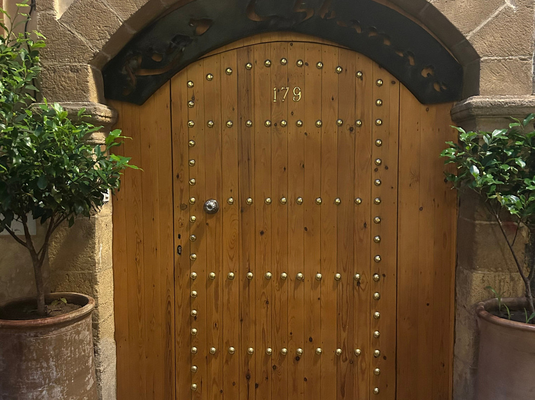 里亚德康巴莱特酒店主图