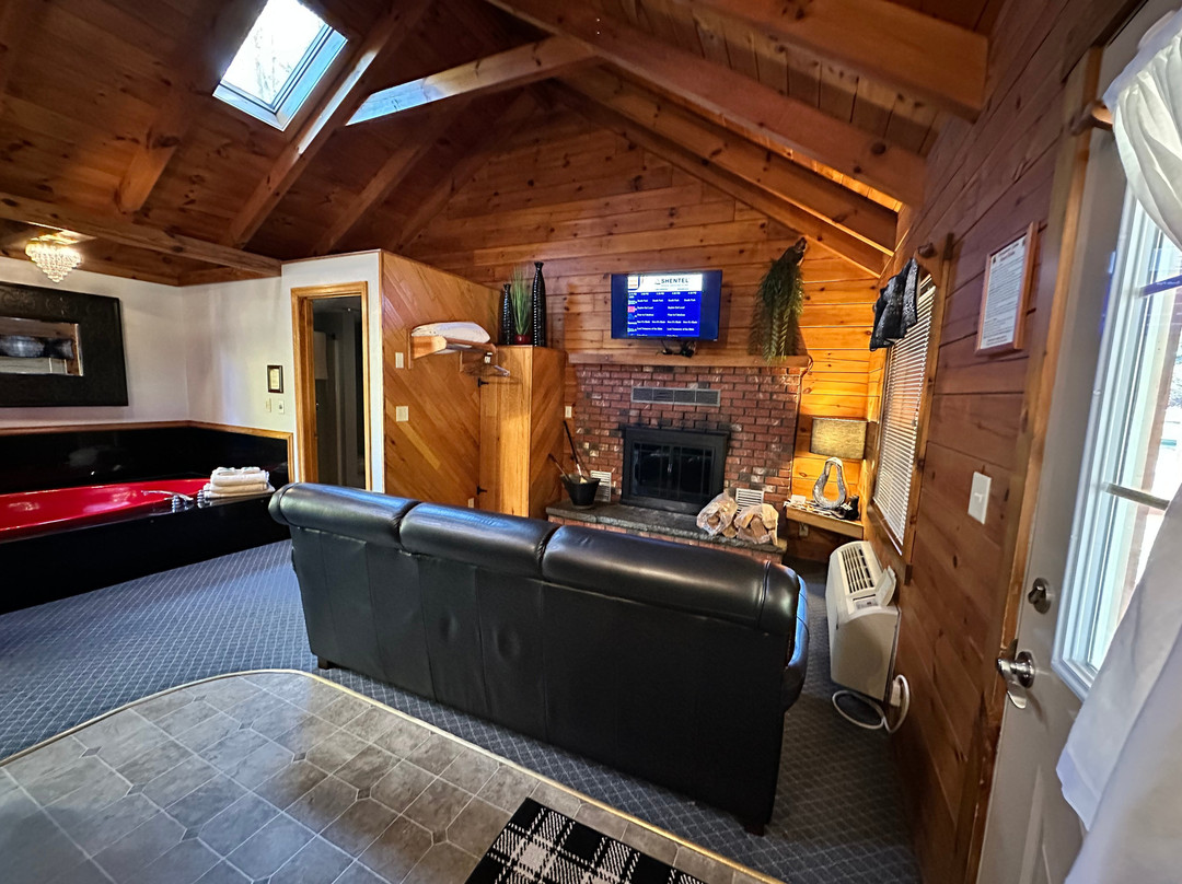 Smoke Hole Caverns & Log Cabin Resort主图