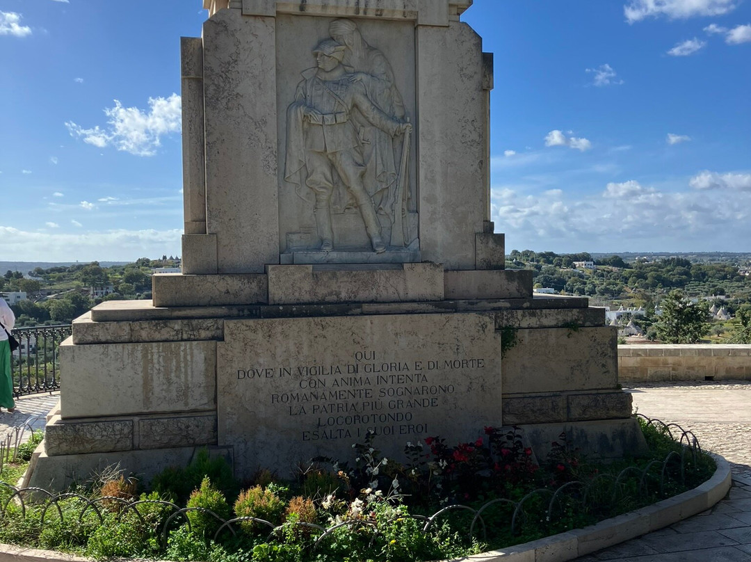 Monumento Ai Caduti-洛科罗通多必去景点