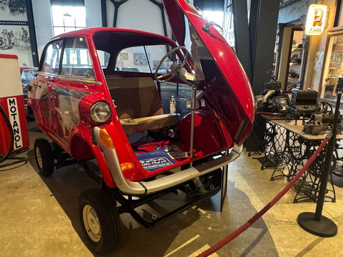 Zylinderhaus Nostalgie & Oldtimer Museum-贝恩卡斯特尔－屈斯必去景点