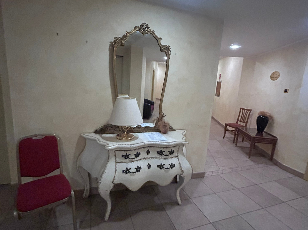 华伦天奴酒店主图