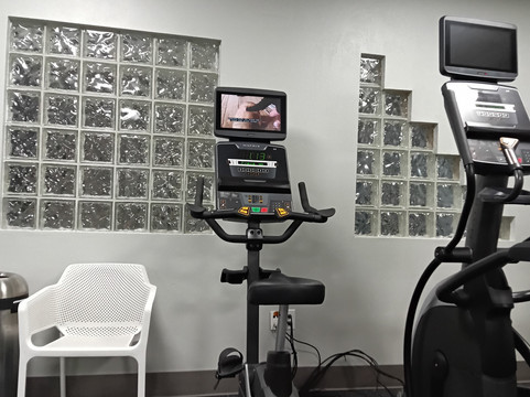 萨吉诺智选假日套房酒店主图