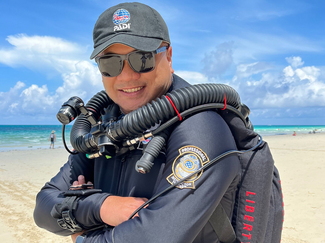 Master Peter Tay-长滩岛必去景点