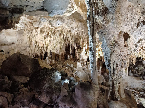 Grottes de Thouzon-Le Thor必去景点