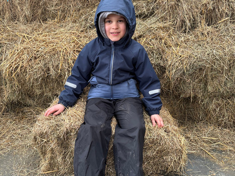 Walking the goats at Lower Coates-巴恩斯利必去景点