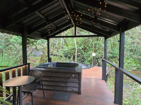 茅斯热带雨林度假村主图